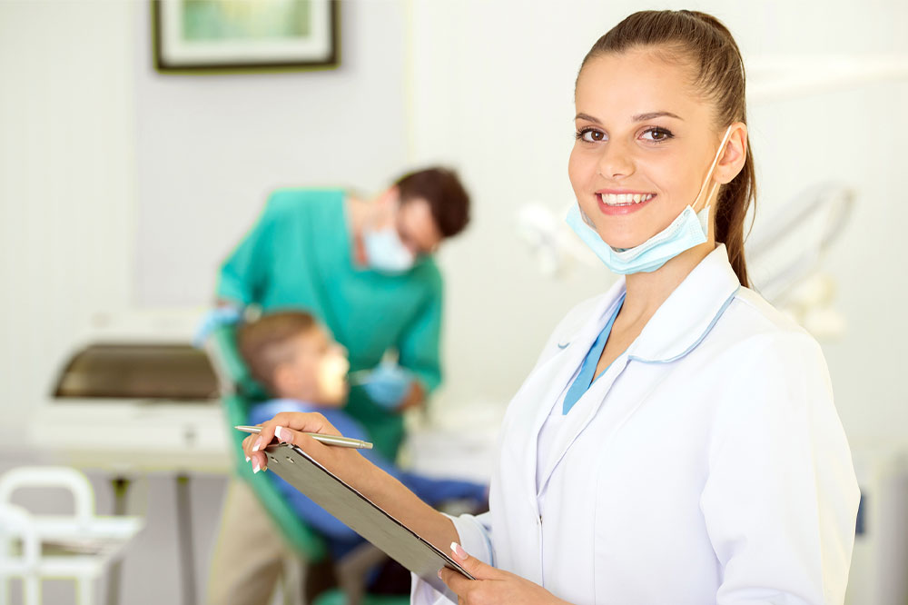 Top 7 qualities of a successful dental assistant