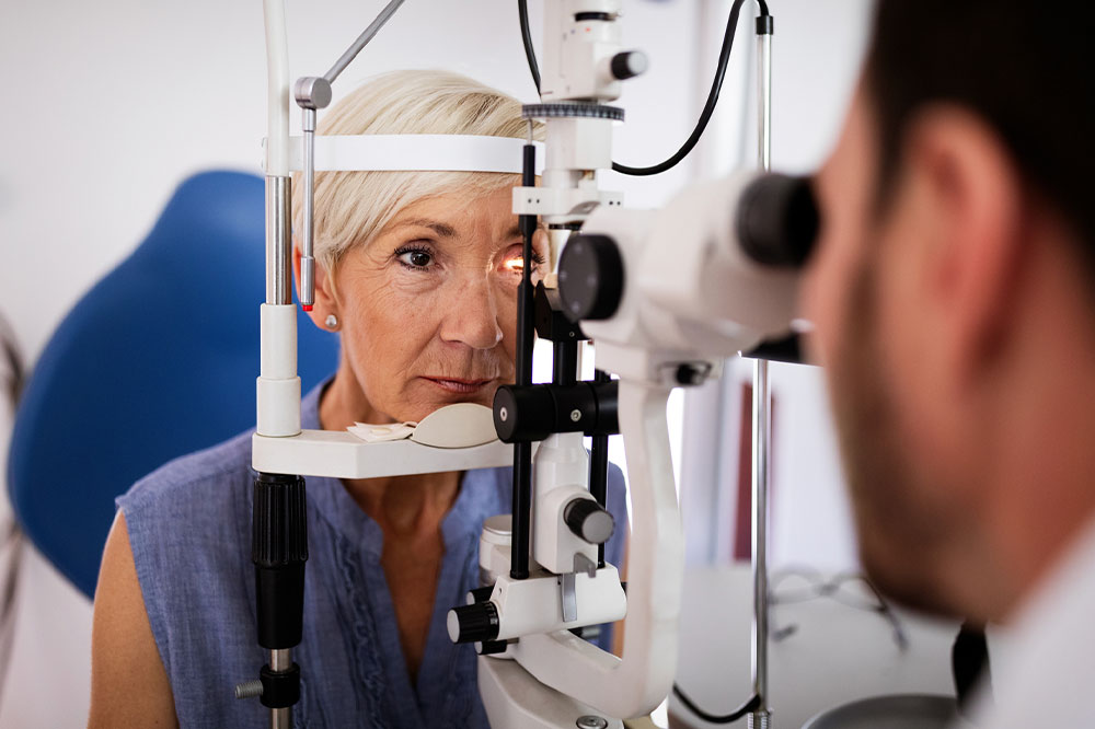 Ophthalmologist training, income, skills, and expertise