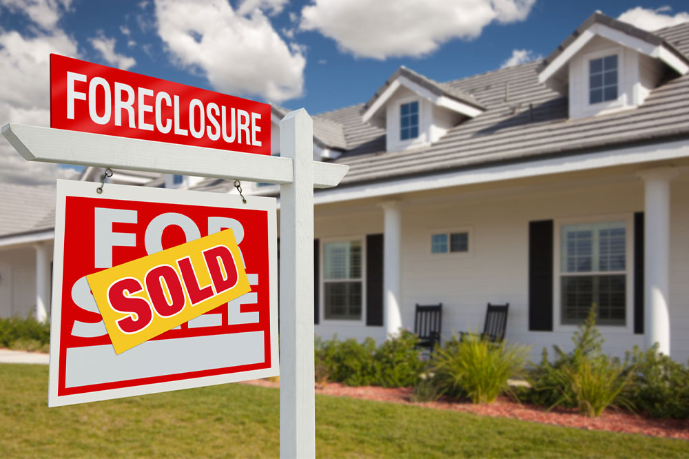 Home foreclosure &#8211; Finding a foreclosed home, benefits, and more