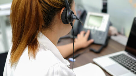 Factors to consider when choosing a live phone answering service