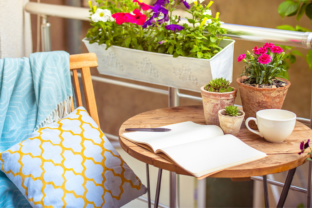 5 types of tables and table accessories to check out