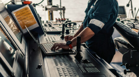 7 types of electronic devices used by mariners