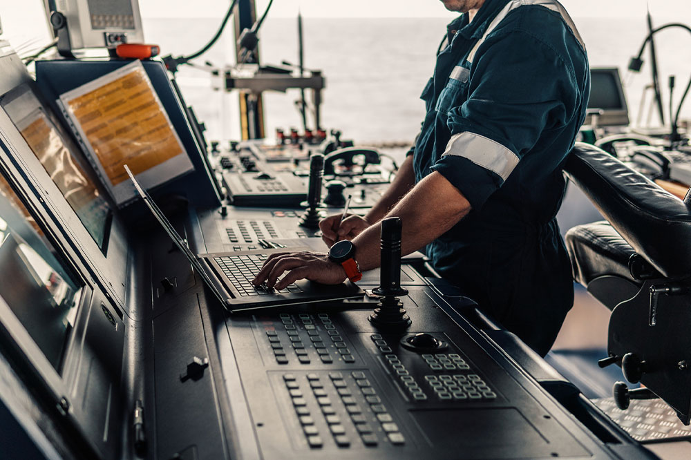 7 types of electronic devices used by mariners