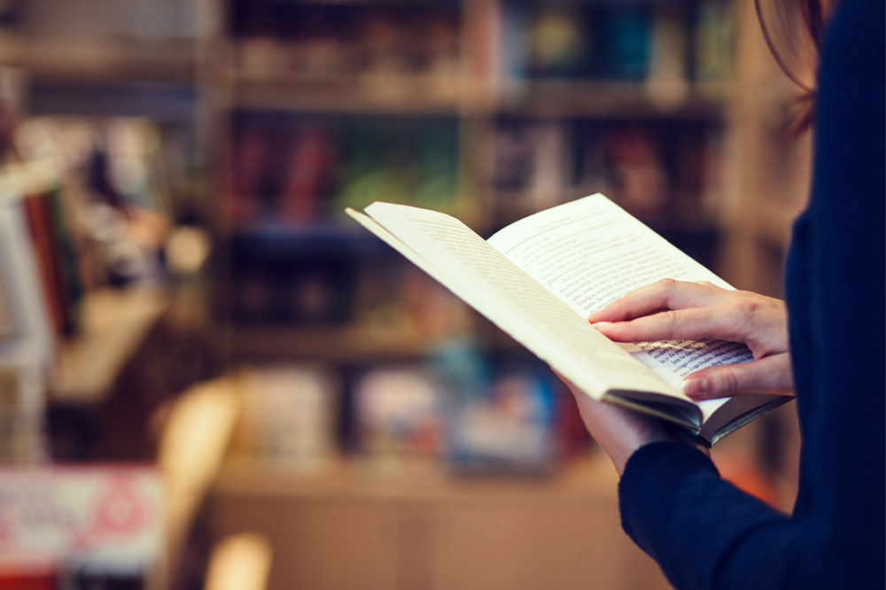 Top advantages of reading and book accessories