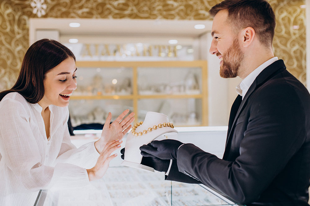 Jewelry buying tips for men and women