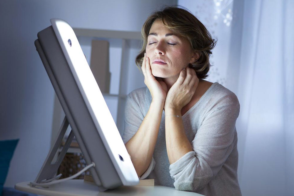 Light therapy lamps – Benefits, best options, and side effects